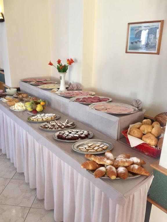 Hotel Lido Gargnano Kültér fotó