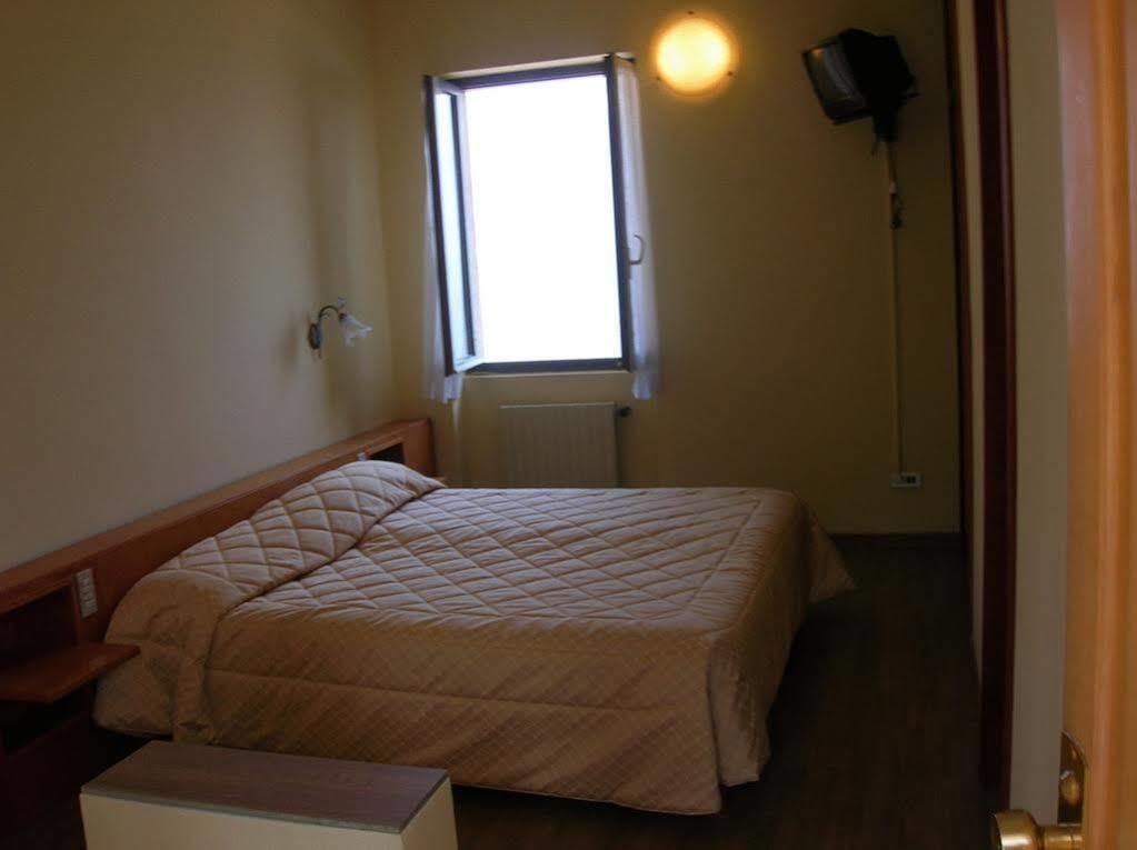 Hotel Lido Gargnano Kültér fotó