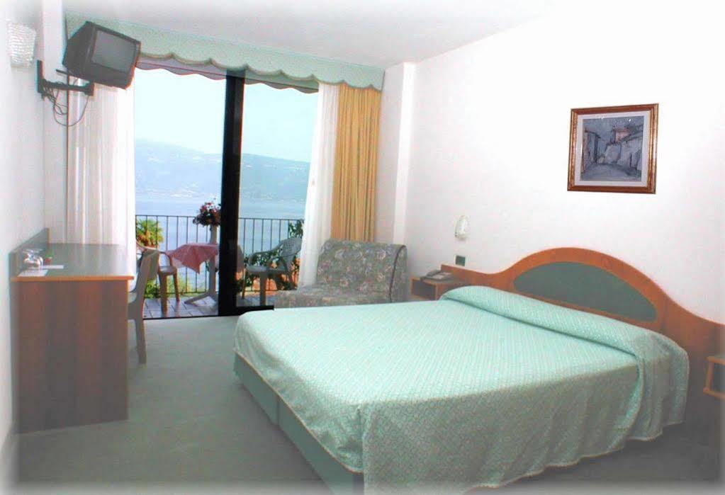 Hotel Lido Gargnano Kültér fotó