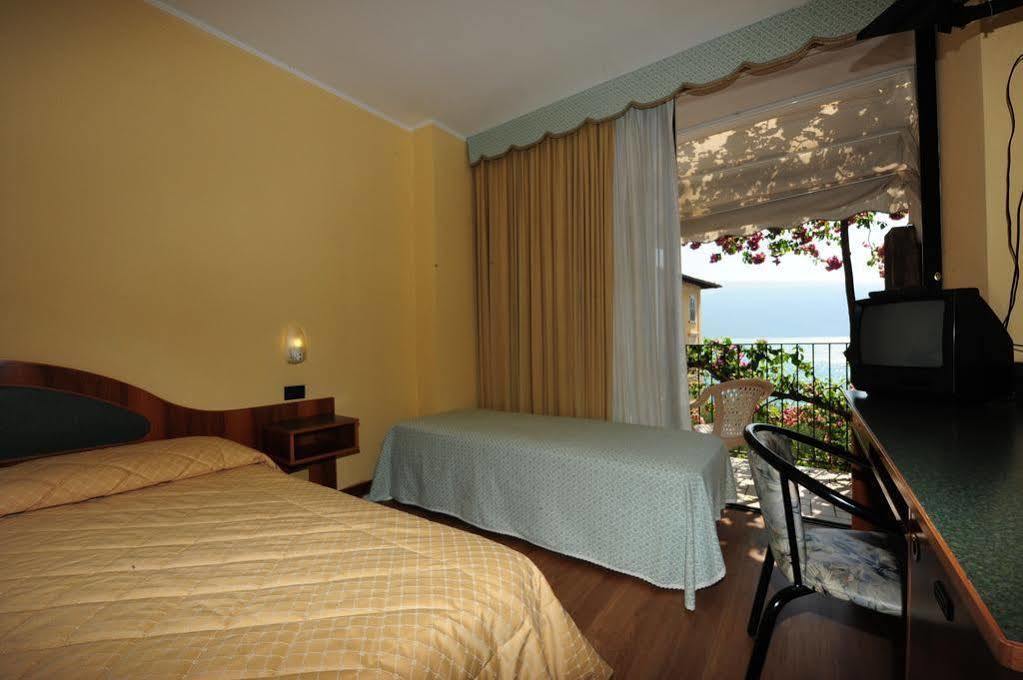 Hotel Lido Gargnano Kültér fotó